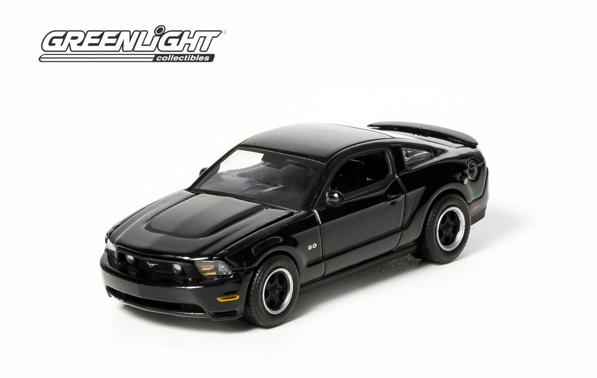 Greenlight Collectibles 1 64 Scale Black Bandit 2012 Ford Mustang GT