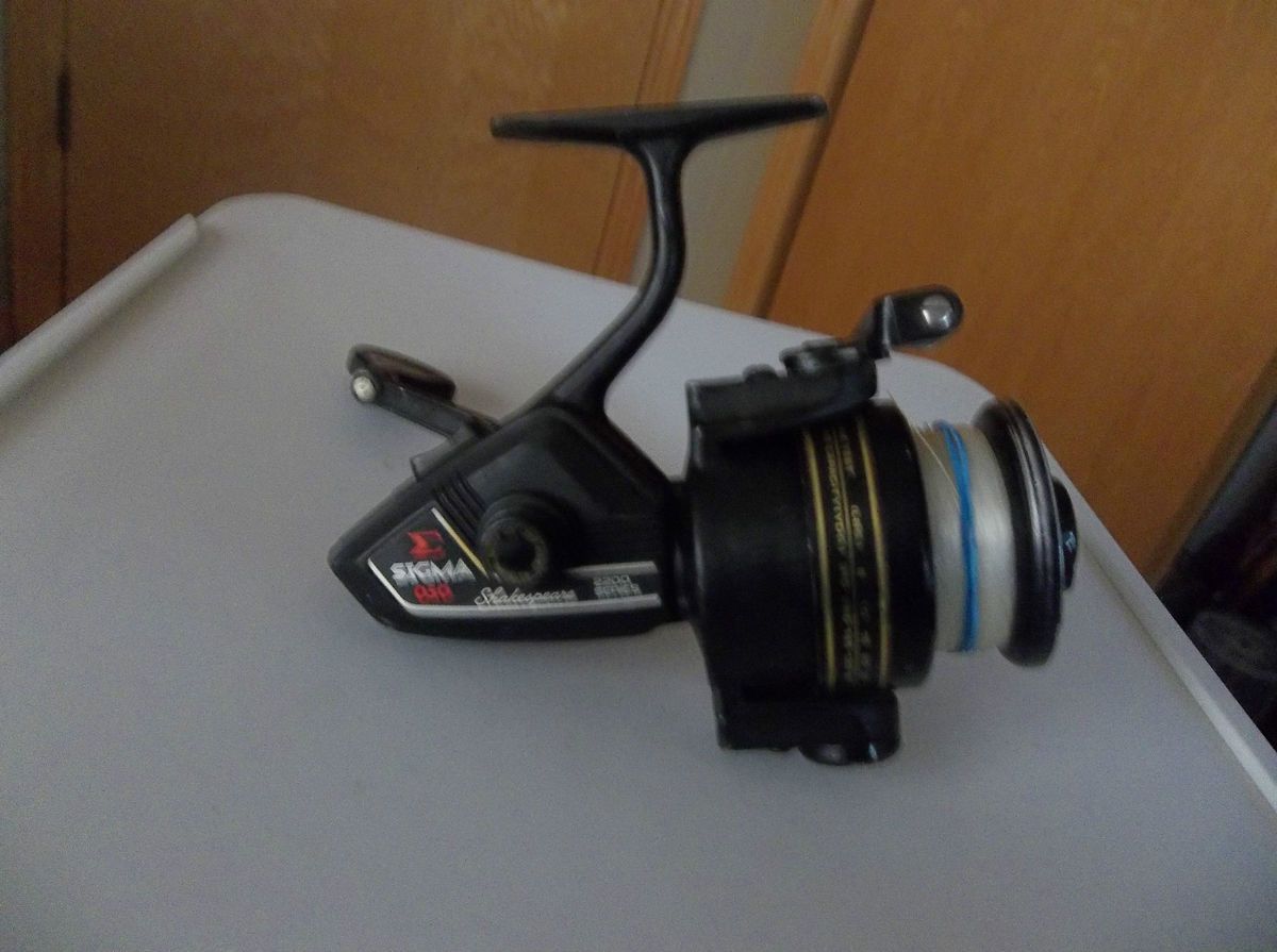 Vintage Shakespeare Sigma 2200 Series 050 Spincast Reel VG Condition