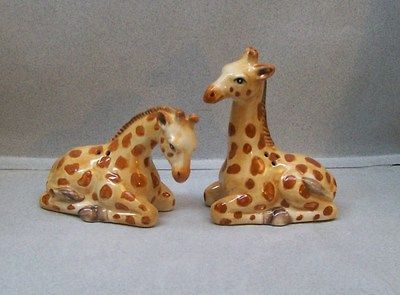 giraffe standing laying salt pepper shakers aa f time left