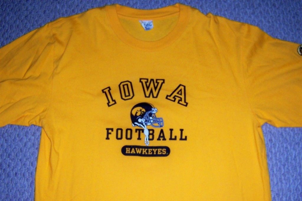 RARE Iowa Hawkeyes Football Mens XL Tshirt Hayden Fry