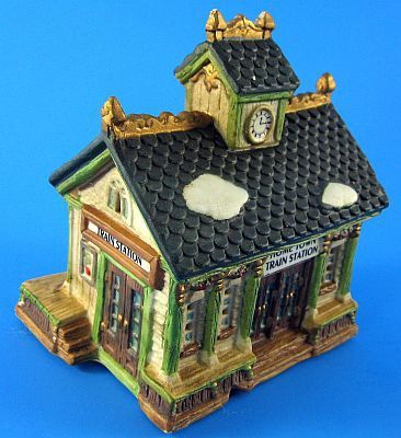 PC Heilig Meyer Porcelain Bisque Home Town Holiday Christmas Village