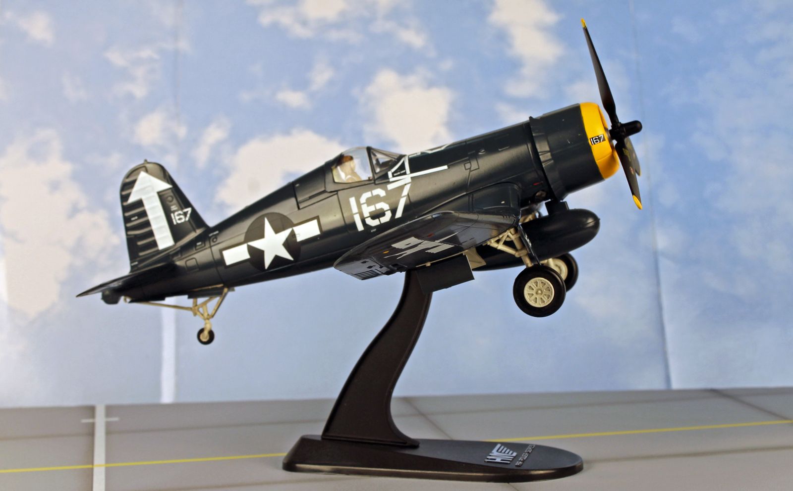  HA8206 F4U 1D Corsair USN VF 84 Roger Hedrick 148 Diecast Model