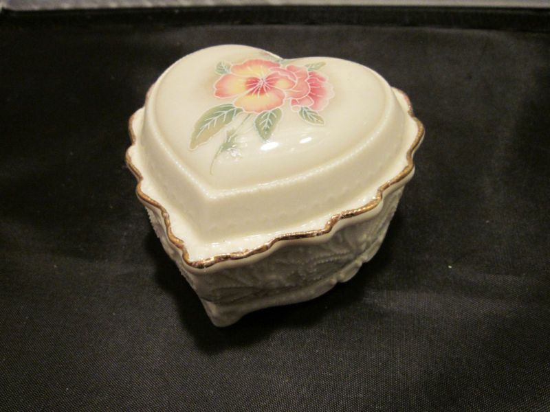 Heritage House Porcelain Music Box Love Me Tender Love