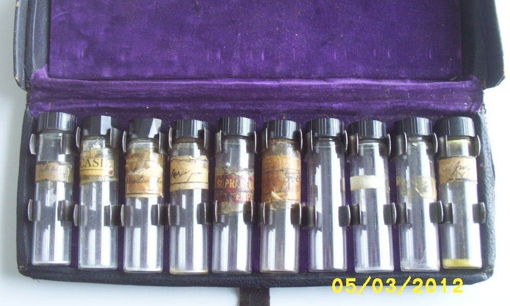 Homeopathic Medicine Velvet Lined Leather Kit Glass Vials Antique