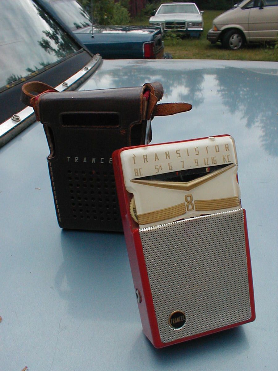 Vintage RED TRANCEL TR 80 TRANSISTOR POCKET RADIO WITH LEATHER CASE