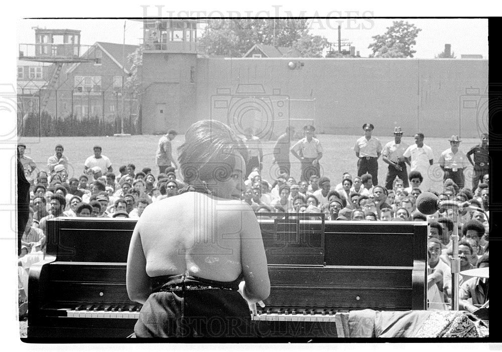 1971 35mm Negs Dorothy Donegan Entertains Inmates 1