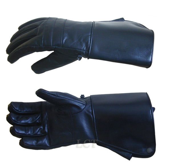 well insulated providing padding and warmth gloves 100 % leather