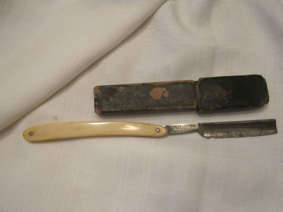 Peter J Michaels Straight Razor from Germany in Black Case