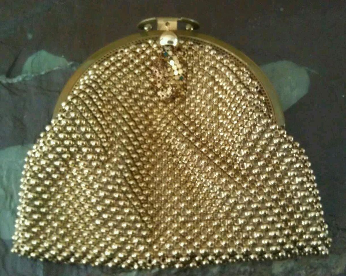 Whiting & Davis Gold Mesh Clutch with Clasp/ Excellent Condition