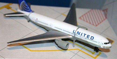 RT United Airlines Continental Merger NEW Livery Airplane Boeing 777