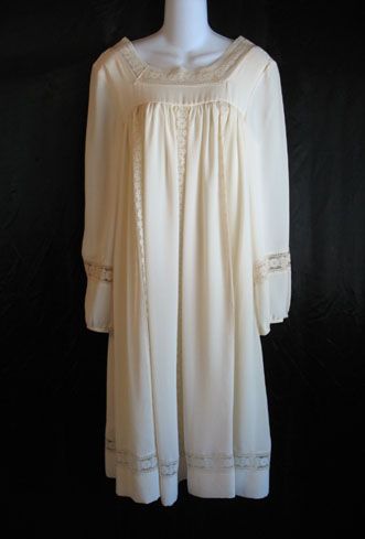 Samantha Scott Vintage 1970s ~ Ivory Cream Polyester Lace