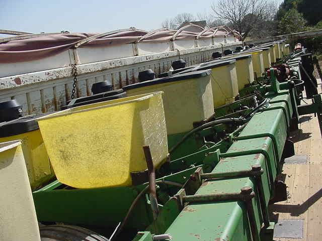 John Deere P 7100 Planter 12 Row Folding Bar 38 Spacing Deer  