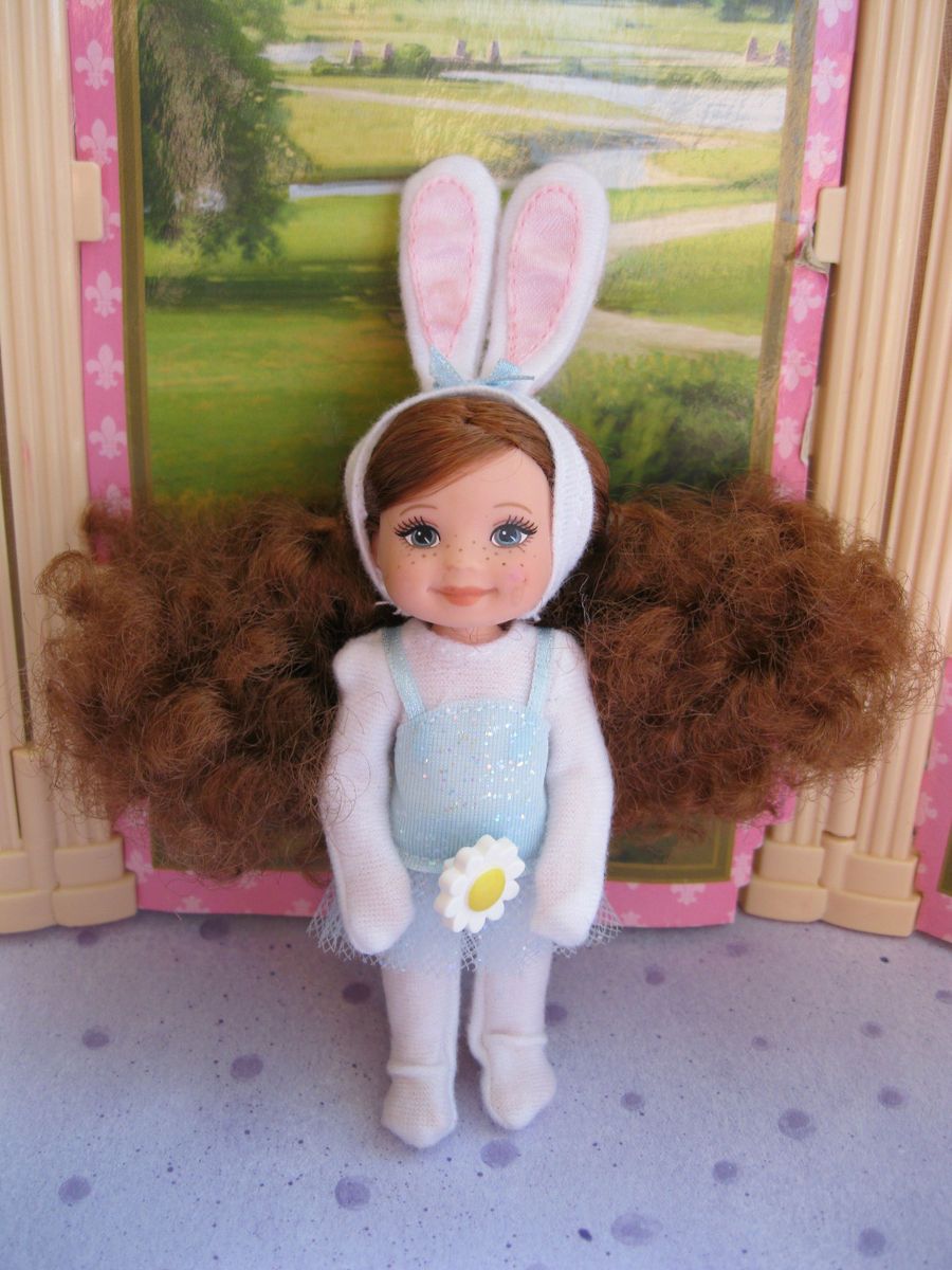 BARBIES KELLY FRIENDS KELLY DOLL DRESSED AS EASTER BUNNY BLUE EYES SOO