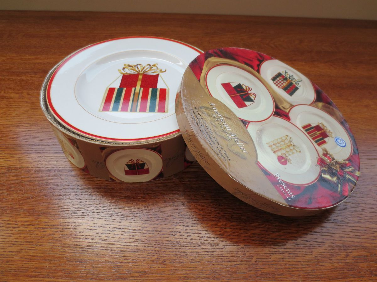 AMERICAN ATELIER AT HOME PORCELAIN CHRISTMAS DESSERT PLATES PRESENTS