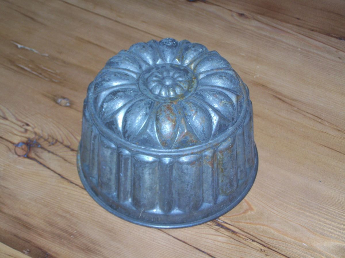 Vintage Kreamer Tin Kitchen Mold