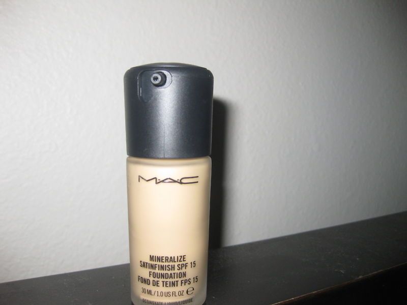 Mac Mineralize Satinfinish SPF15 Foundation NC44