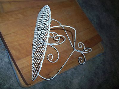 VINTAGE FOLDING OLD WIRE WALL SHELF HEART DESIGN