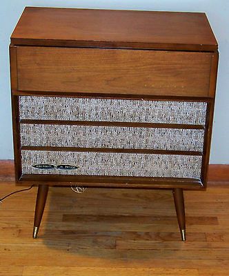 Vintage Tube Retro AM / FM Stereo Console Turntable Mid Century Peg