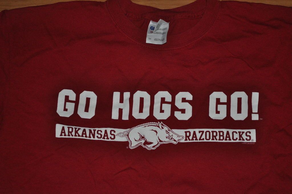 SHIRT MEDIUM ARKANSAS RAZORBACKS UNIVERSITY HOGS FOOTBALL BASEBALL