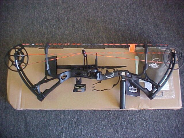 BEAR ARCHERY MOTIVE 6 NEW 2013 RIGHT HAND BLACK SHADOW 60 70LB FULL