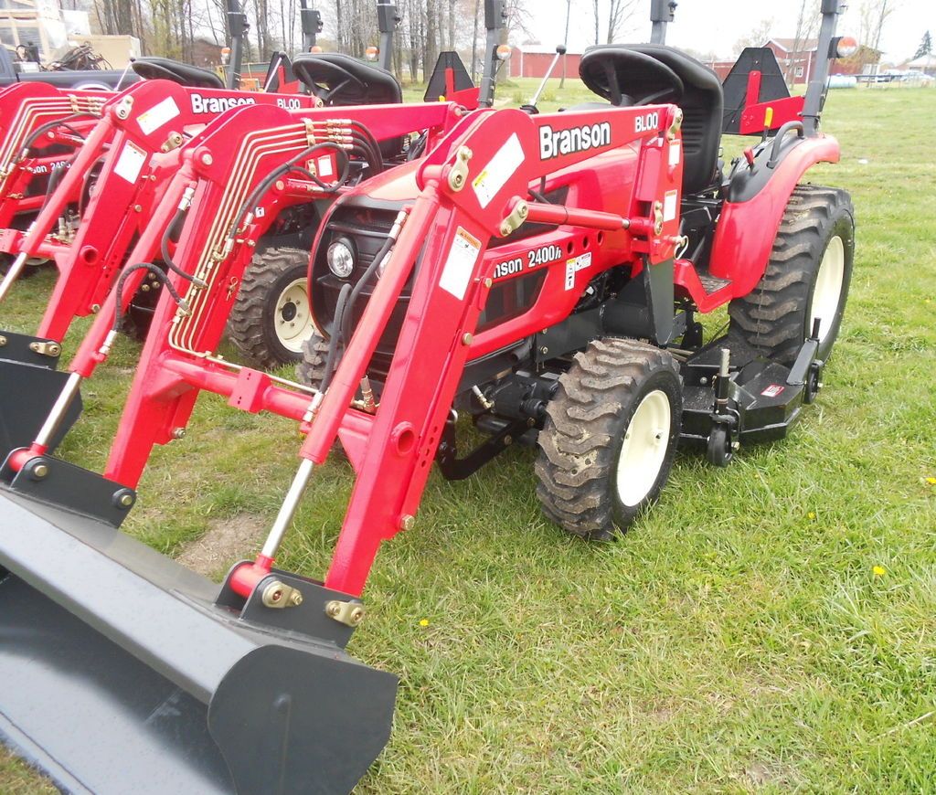 Branson 2800 Compact Tractor 28HP Diesel, 4WD, Manual, Loader & Belly