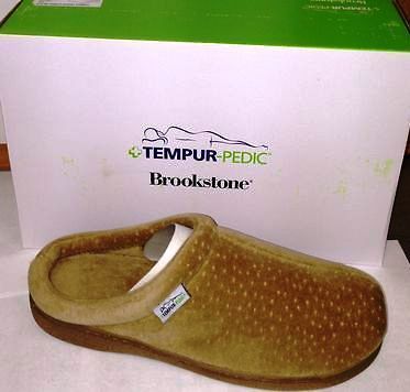 BROOKSTONE WOMENS TEMPUR PEDIC PRESSURE RELIEVING SLIPPER VELOUR TAN