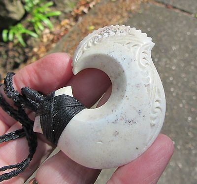 NEW ZEALAND MAORI CARVING DEER ANTLER BOUND ENGRAVED HEI MATAU HOOK