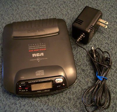 RCA vintage RP 7902A CD player w/AC Adapter + carry case. 1993. Good