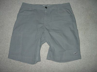 MENS MOUNTAIN HARDWEAR HIKING SHORTS SZ 34 FREE SH