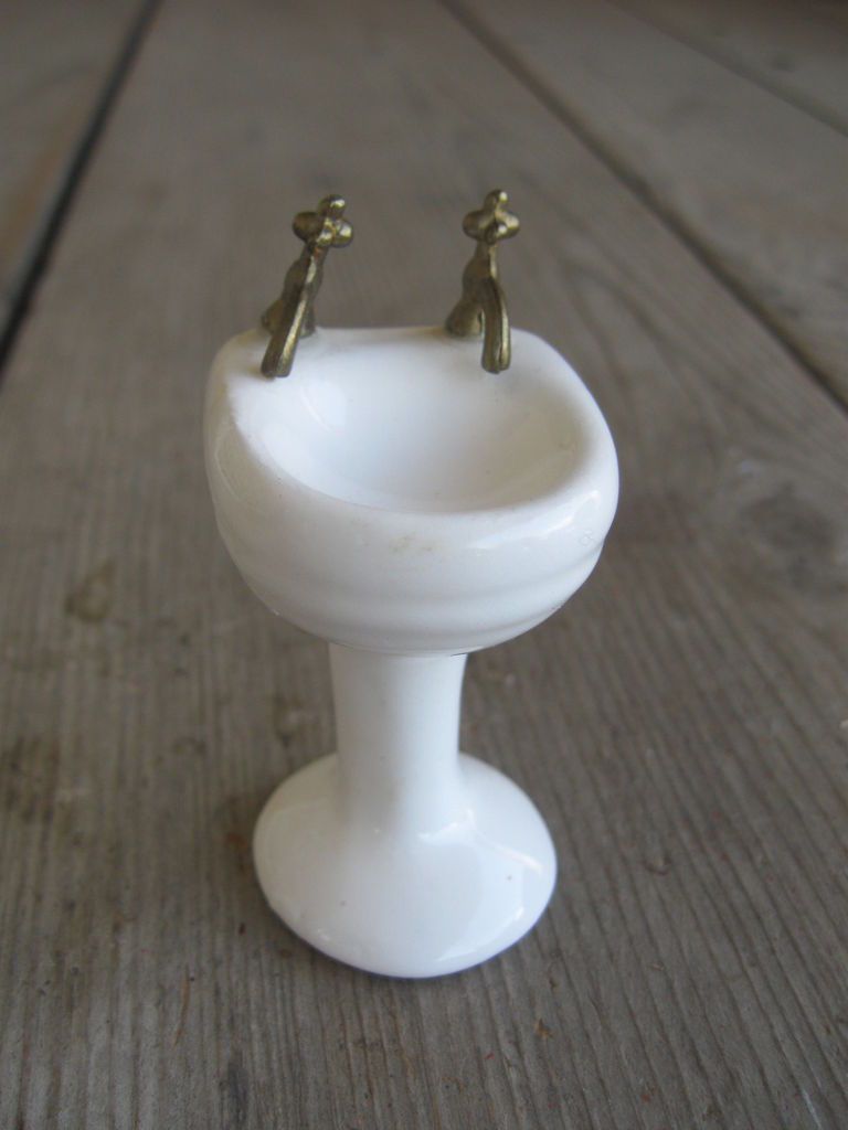 Doll House Vintage Porcelain Pedestal Sink Crazing White Darling