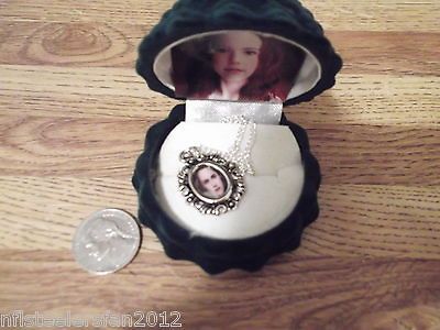 Twilight Breaking Dawn 2 Renesmee Bella Bell Necklace & Keepsake box