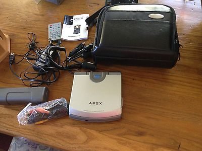 APEX PORTABLE DVD CD  PLAYER 450   BONUS REMOTE CARRYING CASE