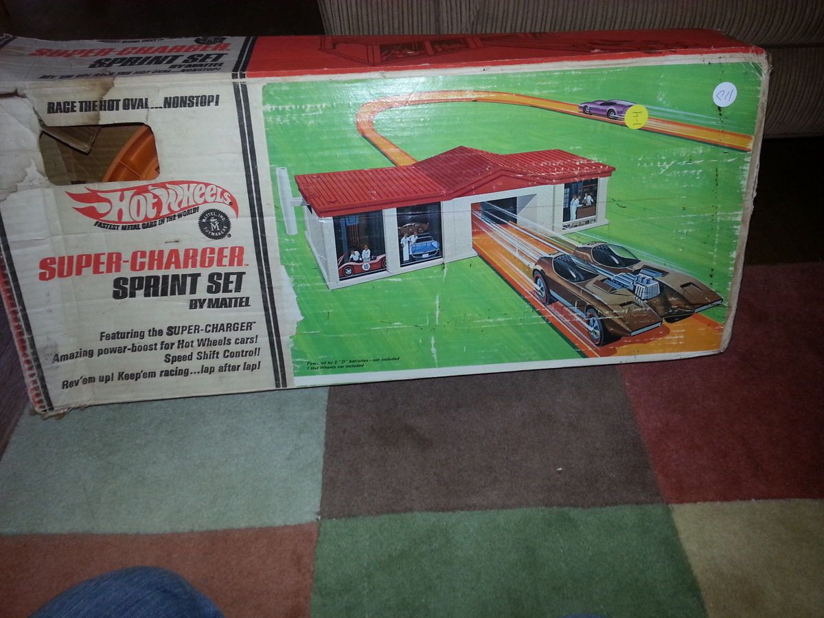 Vintage Hot Wheels 1968 Super Charger Sprint Set in Box in box w