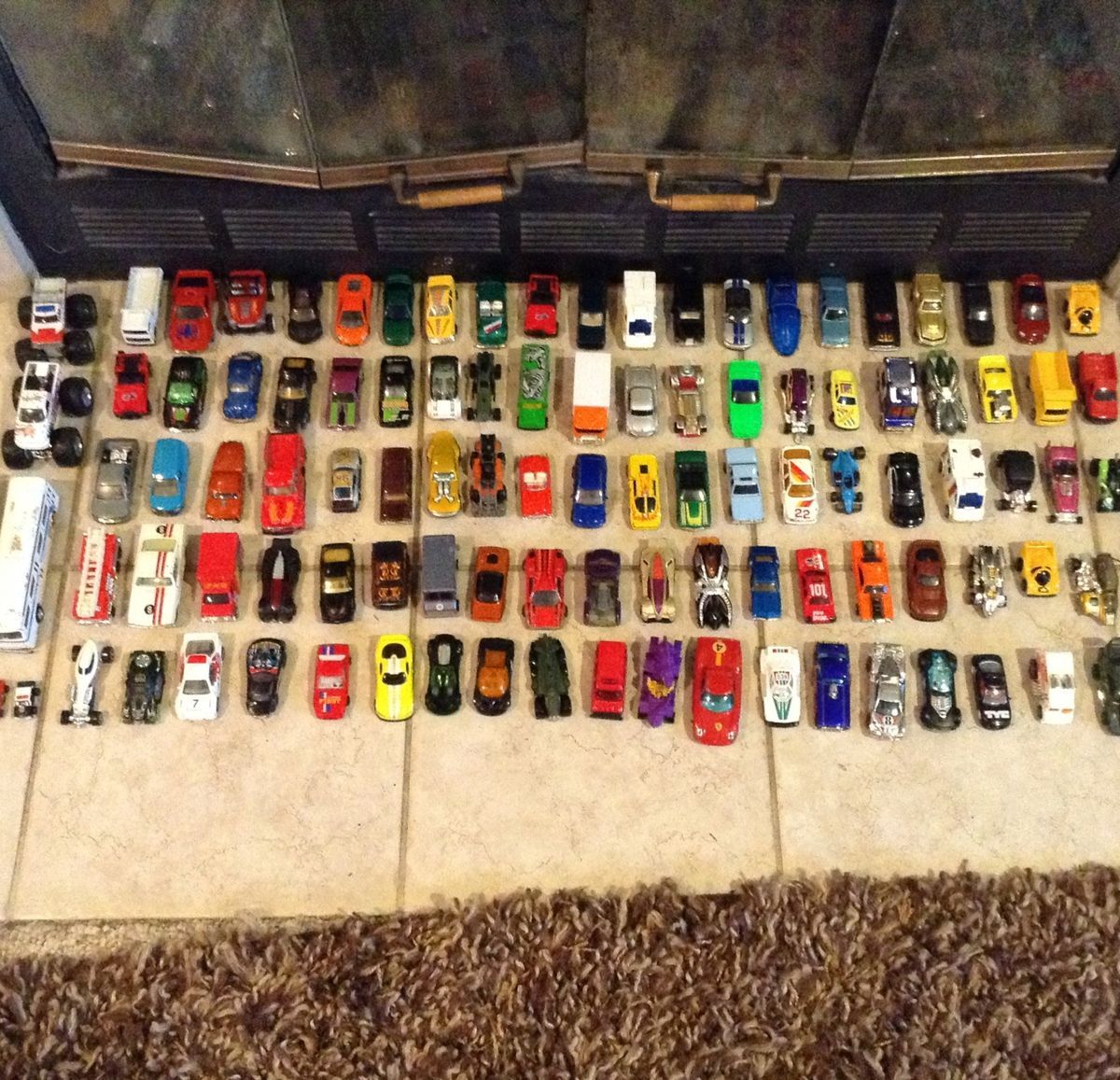 Huge Lot Of 111 Die cast Cars Hot Wheels Maistro Matchbox Bus Monster