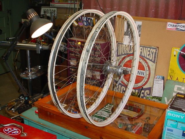 SCHWINN 26in PREWAR WHEEL SET w/ ND SKIPTOOTH for tank bicycle DROP